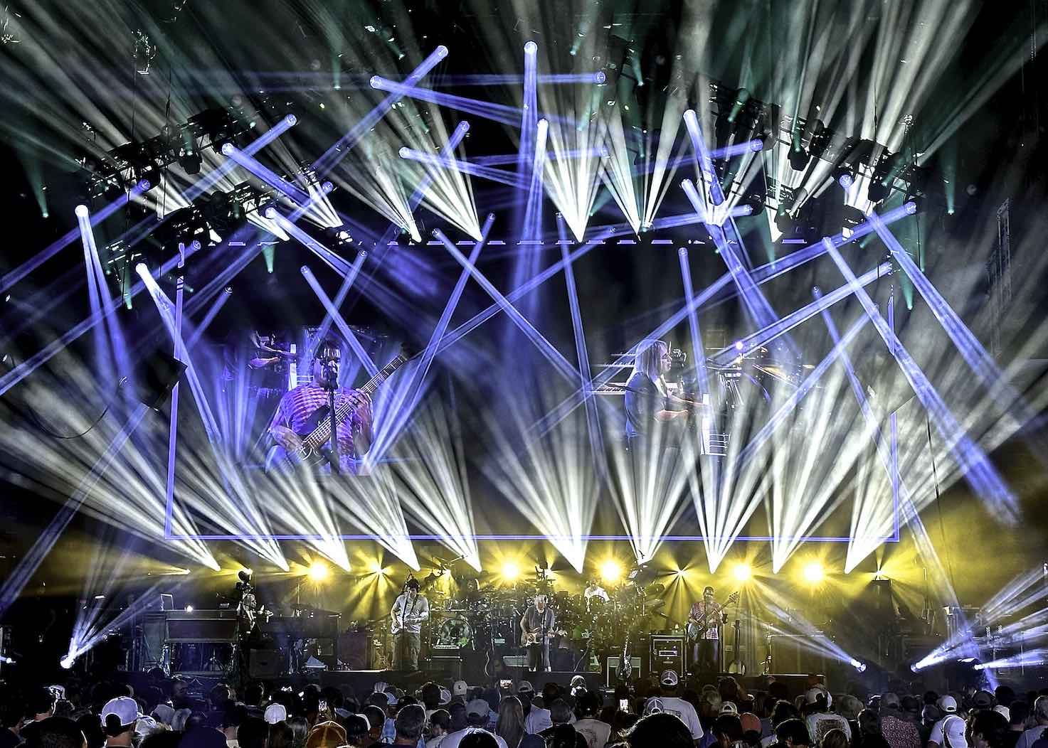 Audience at a Yacht Rock Revue concert